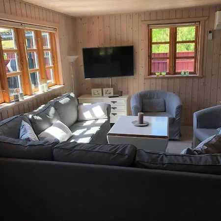 Bl1743-pandrup-rodhus-skolevej-14